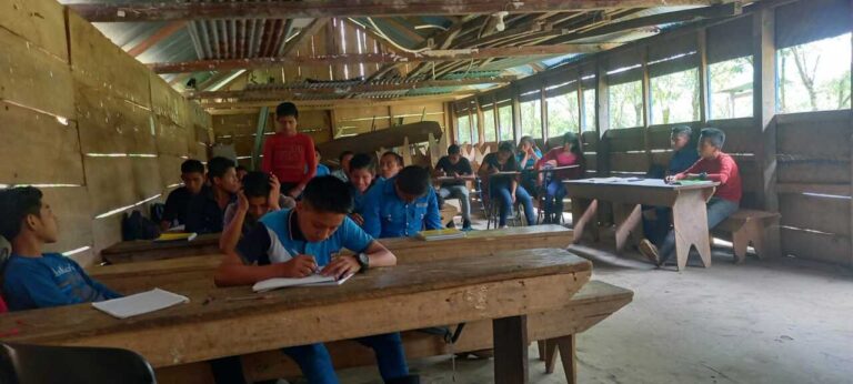 Instituto-Puente-Chama-Grande-2-Coban-educacion-rural
