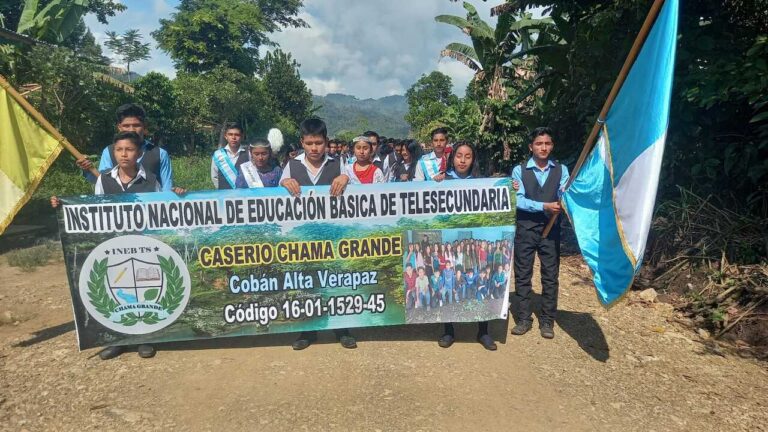 Instituto-Puente-Chama-Grande-3-Coban-educacion-rural
