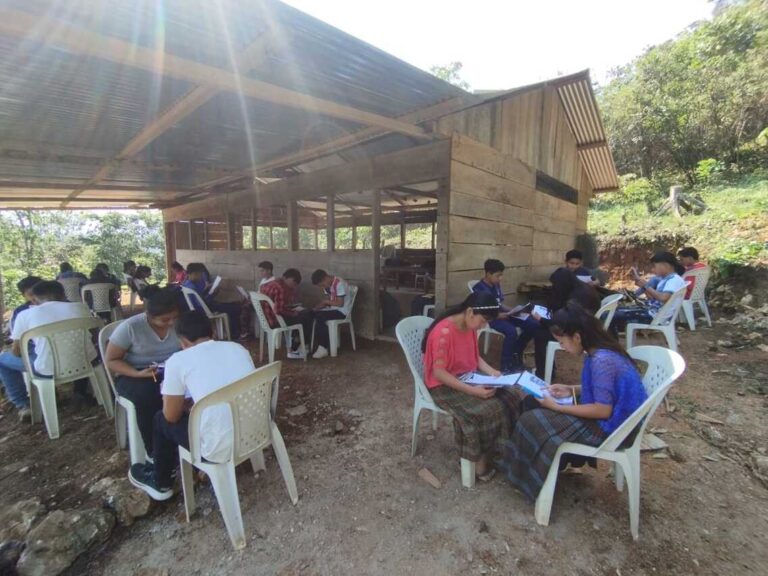 Instituto-Puente-Satal-2-Coban-Educacion-Rural