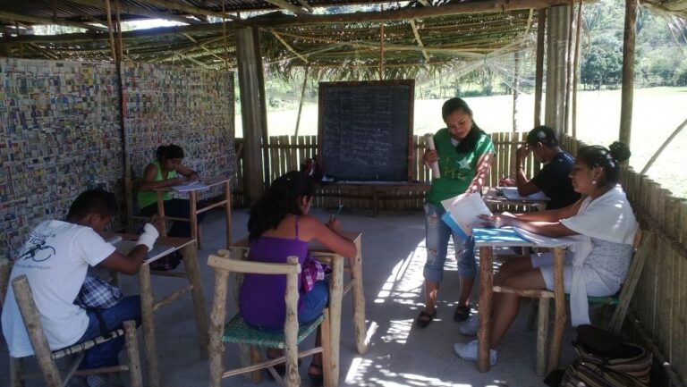 Instituto-Puente-Somos-3-salon-comunal-educacion-rural